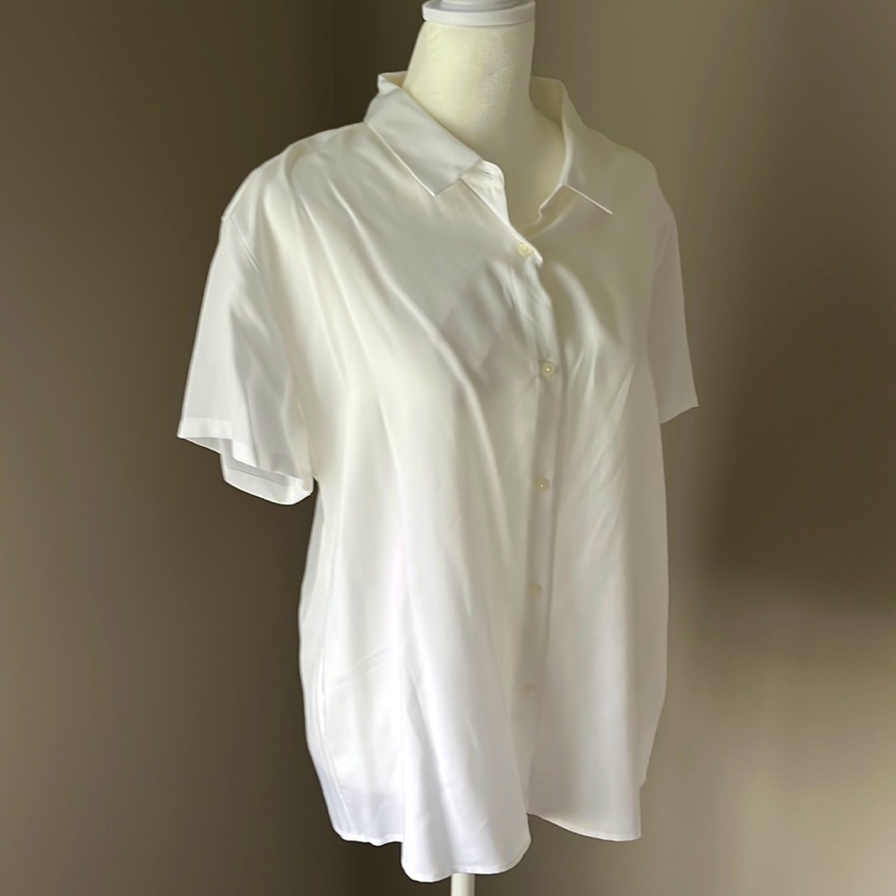 NWT UNIGLO White Button Down Blouse Size M